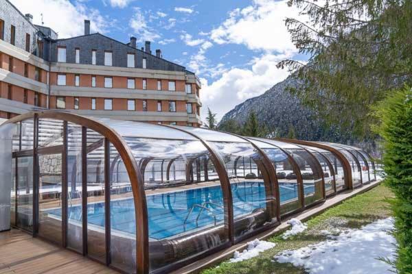 Hotel Montarto Baqueira Beret Buitenkant foto
