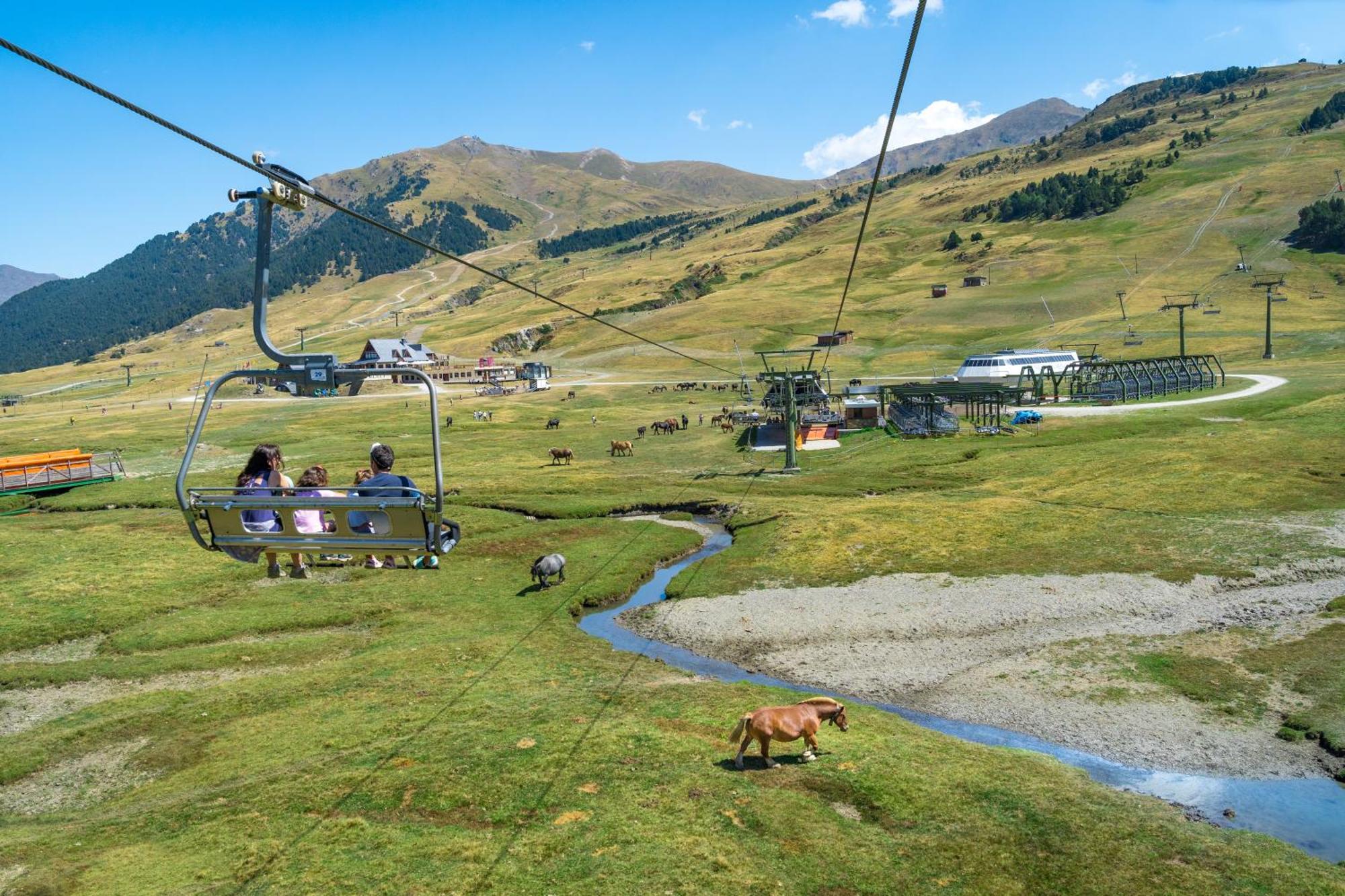 Hotel Montarto Baqueira Beret Buitenkant foto